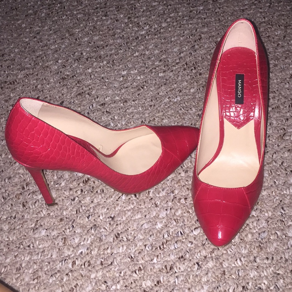 Mango red snake style heels 👠